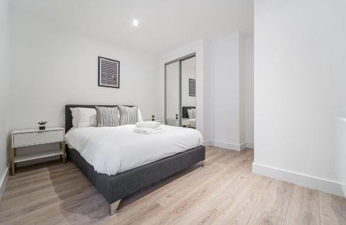 Barnt Green Apartment | Seven Living Residences Solihull - Close to NEC & BHX - Free Parking