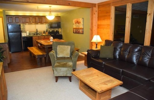 Seven Springs Condo | Seven Springs 3 BR Condo, walk to slopes! by RedAwning - Save 10% on 3 Nights, 15% on 5 Nights!
