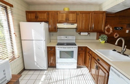 Seven Springs Condo | Seven Springs 3 BR Deluxe Condo, by Golf Course by RedAwning - Save 10% on 3 Nights, 15% on 5 Nights!