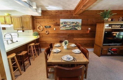 Seven Springs Condo | Seven Springs 3 BR Deluxe Condo, by Golf Course by RedAwning - Save 10% on 3 Nights, 15% on 5 Nights!