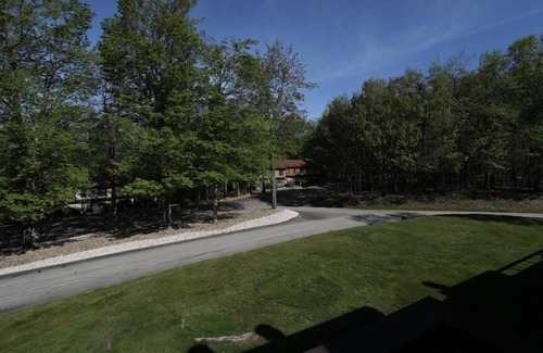 Seven Springs Condo | Seven Springs 3 BR Deluxe Condo, by Golf Course by RedAwning - Save 10% on 3 Nights, 15% on 5 Nights!