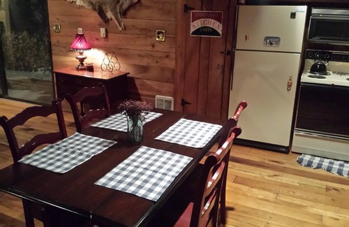 Champion Ski Chalet | Seven Springs Cabin - Fox Tail Chalet - Authentic, Pet Friendly Log Cabin Chalet