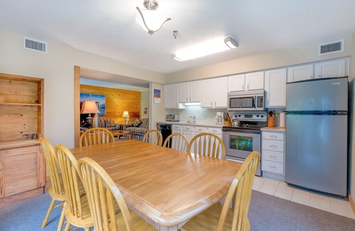 Seven Springs Condo | Seven Springs Stoneridge 3 Bedroom Deluxe Condo, Pet Friendly! by RedAwning - Save 10% on 3 Nights, 15% on 5 Nights!