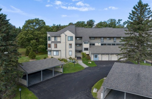 Seven Springs Condo | Seven Springs Stoneridge 3 Bedroom Deluxe Condo, Pet Friendly! by RedAwning - Save 10% on 3 Nights, 15% on 5 Nights!