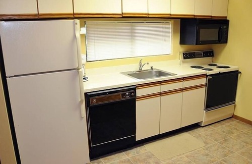 Seven Springs Condo | Seven Springs Stoneridge 3 Bedroom Standard Condo - Pet Friendly! by RedAwning - Save 10% on 3 Nights, 15% on 5 Nights!