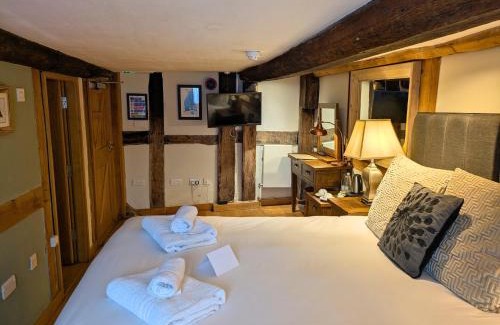 Moreton Hotel | Seven Stars