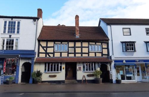 Moreton Hotel | Seven Stars