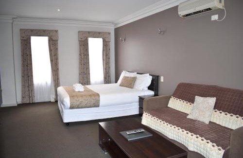 Soldiers Hill Hotel | Seymours On Lydiard