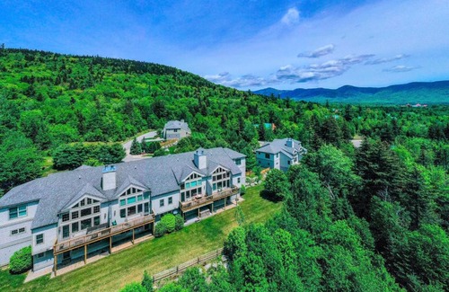 Bretton Woods House | SH4 Bretton Woods condo with Hot Tub next to skiing and Mt Washington Hotel ski slopes views