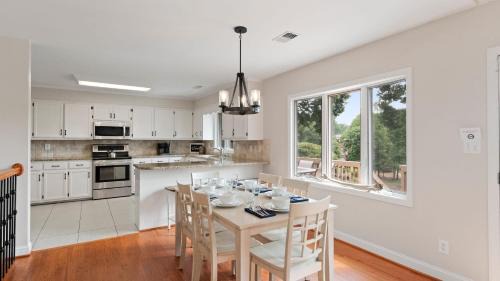 Denver House | Shades of Summer by AvantStay Gazebo Dock View