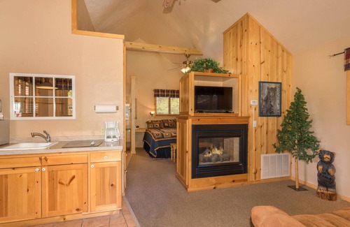 Ruidoso Cabin | Shadow Mountain Lodge and Cabins