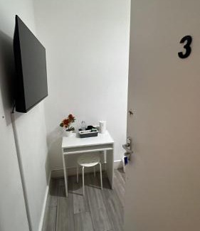 Seven Sisters Bed & Breakfast | Shalom Lux East London