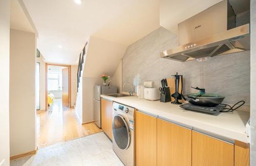 Minhang Apartment | Shanghai Hills & Freshly Home Loft Retreat with 17&2 Line Access near NECC