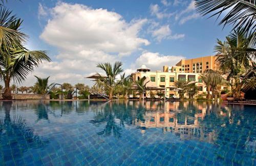 Al Maqta Apartment | Shangri-La Hotel Apartments Qaryat Al Beri