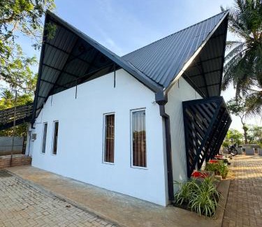 Anuradhapura House | Shanthi Villa Nuwarawewa