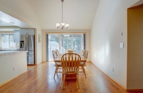 Sunriver House | SHARC Passes, Close to South Entrance, Fireplace, Pet Friendly