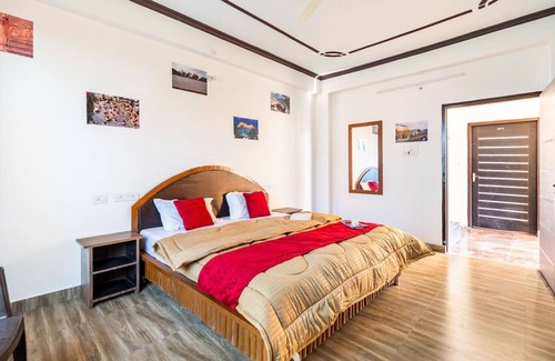 Naddi Bed & Breakfast | Sharry's Homestay6OO6I7798S