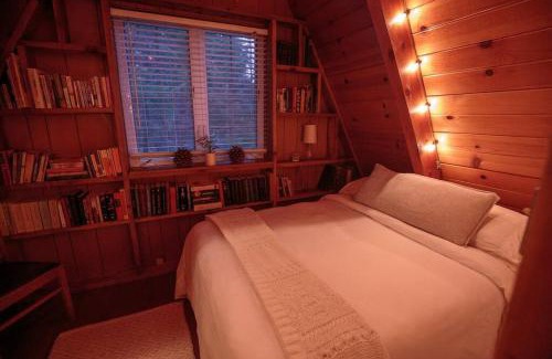 Lakehead House | Shasta A Frame Cabin with a View