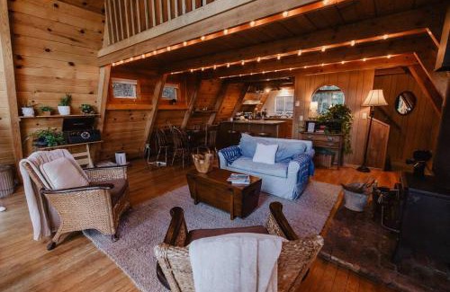 Lakehead House | Shasta A Frame Cabin with a View