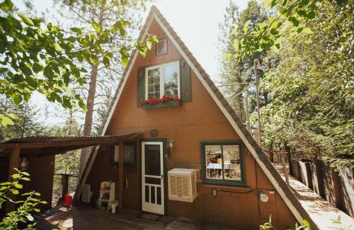 Lakehead House | Shasta A Frame Cabin with a View