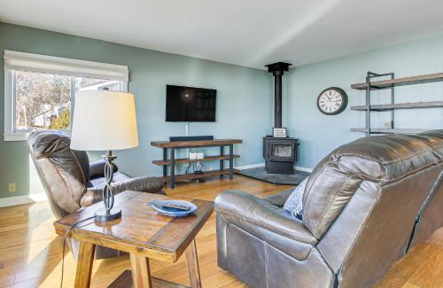 Cecil House | Shawano Lake House with Boat Dock, Kayaks, and Grill!