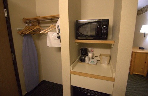 Shell Lake Hotel | Shell Lake Lodge, a Travelodge by Wyndham