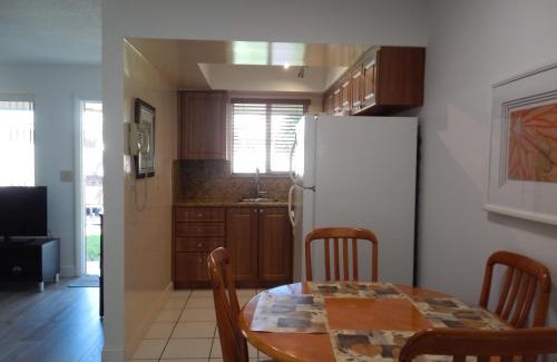 Hollywood Lakes Hotel | Shell Motel Hollywood