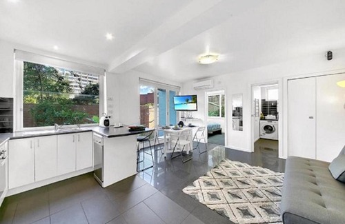 St Kilda Apartment | ShelleyStayz Shakespeare Grove