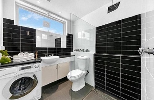 St Kilda Apartment | ShelleyStayz Shakespeare Grove