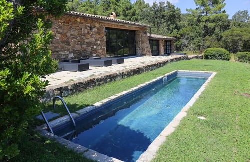 Bormes-Les-Mimosas House | Shepherd House in the Vines