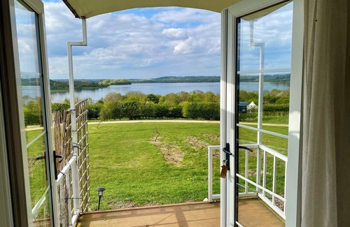 Longdon Cabin | Shepherd's Hut With Wood-Fired Hot Tub And Epic Views Over Rutland Water