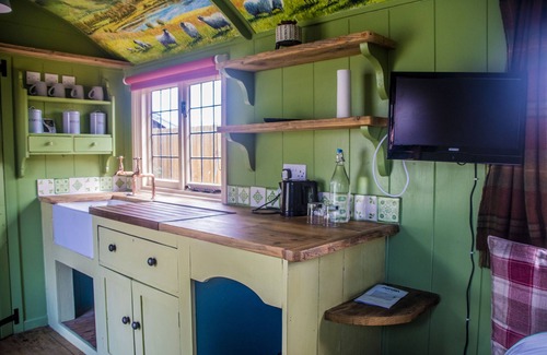 Durrington Apartment | Shepherds Hut - Double - Ensuite