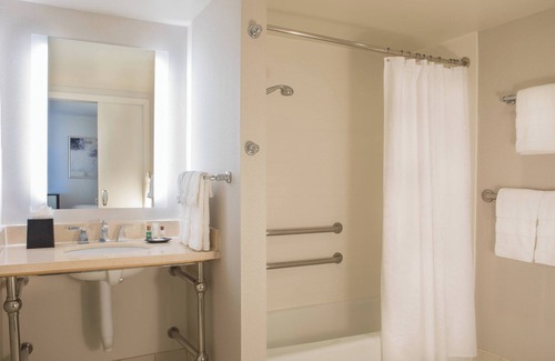 Elk Grove Village Hotel | Sheraton Suites Chicago Elk Grove