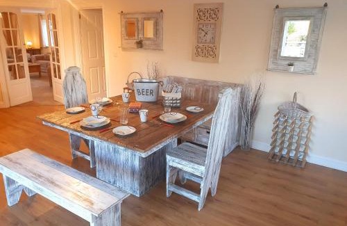 Boston House | Sherwood Bungalow 3 Bedroom Entire Property