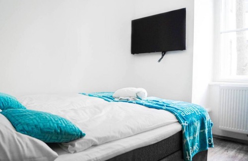 Mariahilf Hotel | Shopping Paradise 9BR Complex Ideal for 22 People