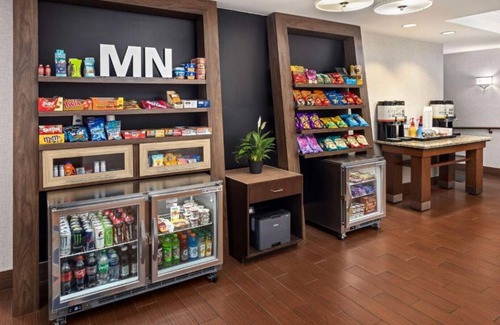 Maple Grove House | Shops, golf, and the outdoors in Maple Grove