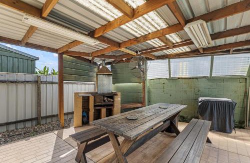 Tin Can Bay House | Shore beats work!