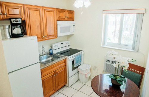 Lauderdale-by-the-Sea Hotel | Shore Haven Resort Inn