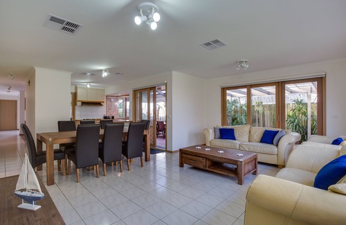 Tootgarook House | SHORE THING - FAMILY BEACH RETREAT