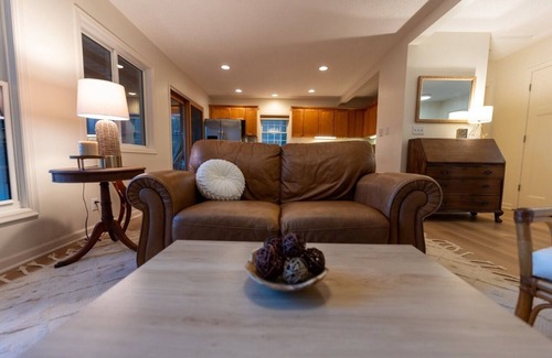 Shoreview House | Shoreview Lakeside Cottage