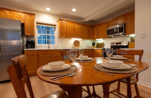 Shoreview House | Shoreview Lakeside Cottage