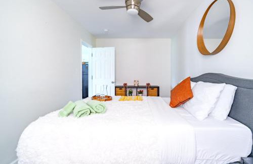 Victorian Village Apartment | Short North Convention Private Parking Pets!