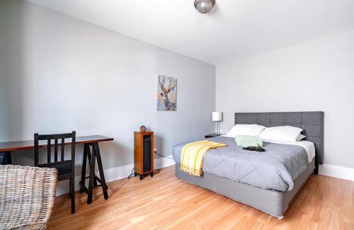 Victorian Village House | Short North Convention Private Parking Pets!