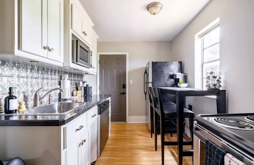 Victorian Village House | Short North Convention Private Parking Pets