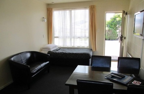 Thames Hotel | Shortland Court Motel