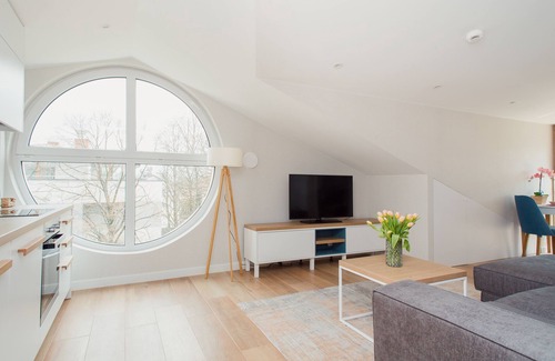 Wlochy Apartment | ShortStayPoland Aparthotel