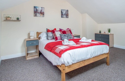 Goole House | Sicily House by Lavender Stays Free WiFi, 6 Guests