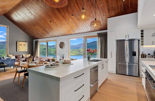 Lake Hayes House | Sicilian 1 | Hot Tub | Lake View | Alfresco Dining