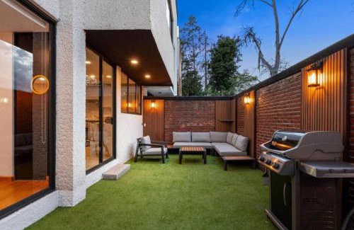 Magdalena Contreras House | Sierra Vista Contemporary Townhouse BBQ Brand New