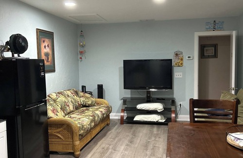 Riverview Estates House | Siesta Key 2B 2 bath with Heated Pool! Sleeps 6 ! Relaxation & Sunshine!